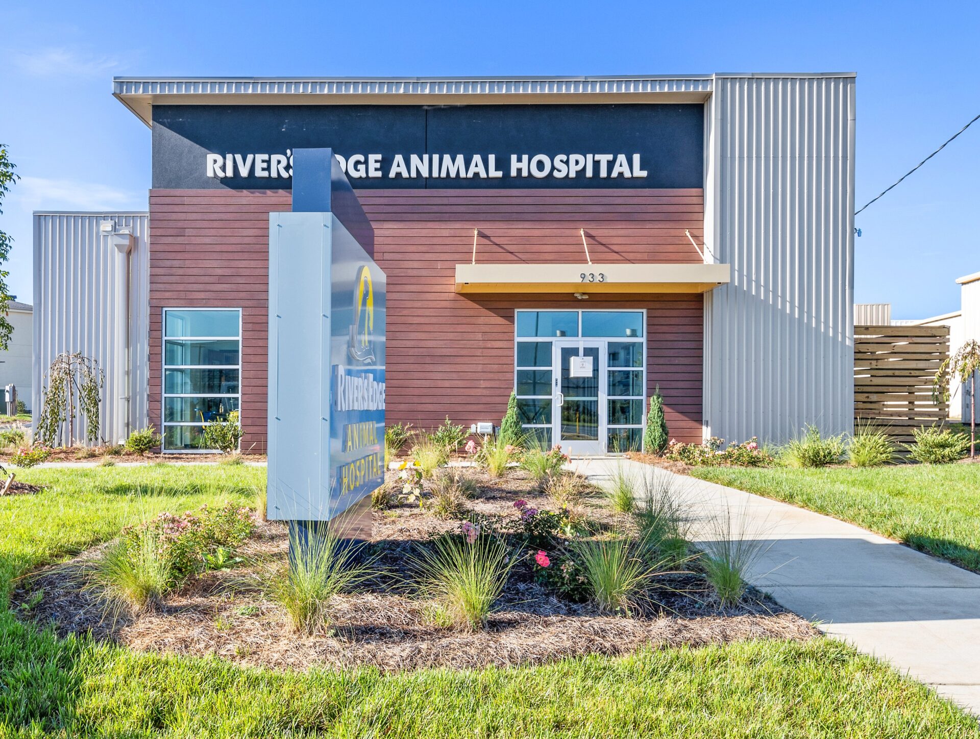 River's Edge Animal Hospital_Entry_front_c